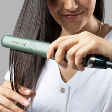 Cargar imagen en el visor de la galería, Plancha para el cabello Remington Shine Therapy de Aguacate original